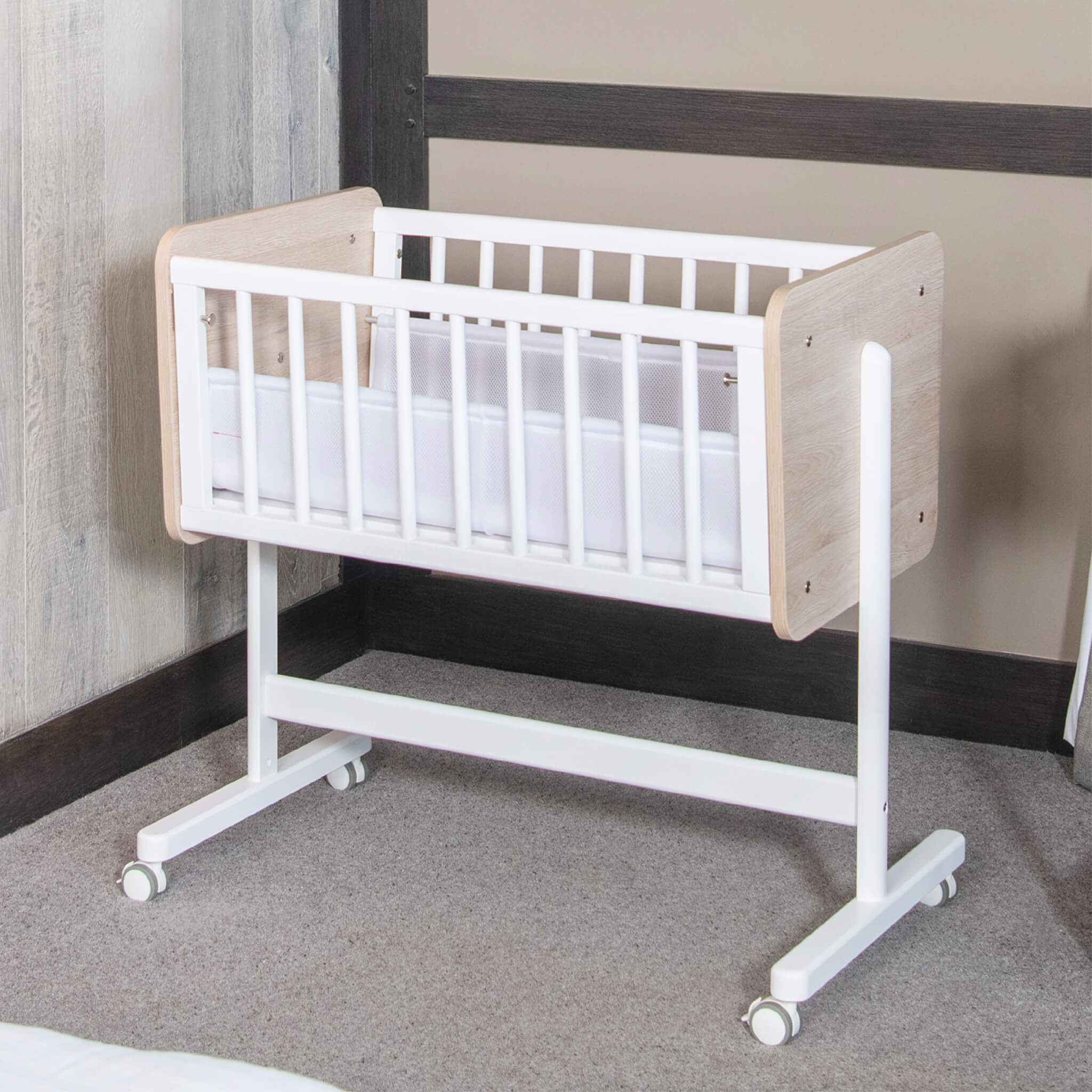 Neat Bedside Crib and Bedding Bundle - Image 4